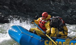 Le philanthrope Glen Davis fait du rafting