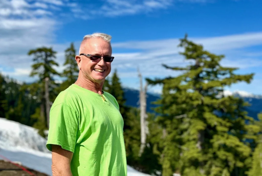 Notre champion Darrell, au sommet de Grouse Mountain