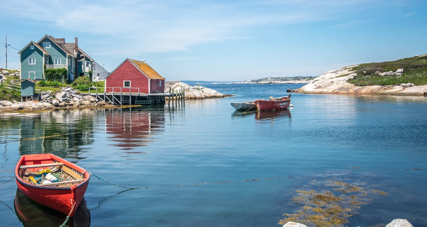 Houses next to the ocean in a canadian city