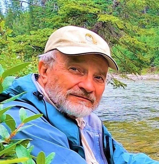 Photo de Lorne Fitch au bord de la rivière Oldman.